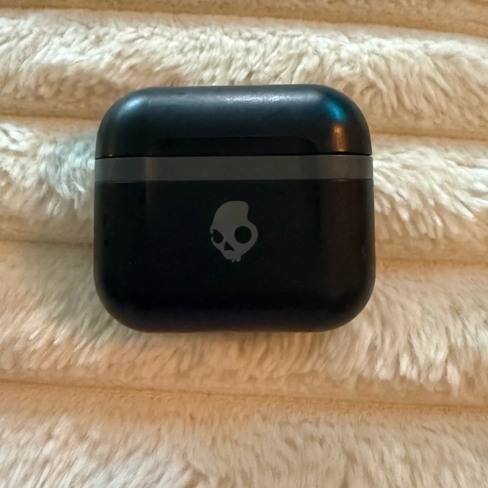 Skullcandy Black True Wireless Earbuds with Case